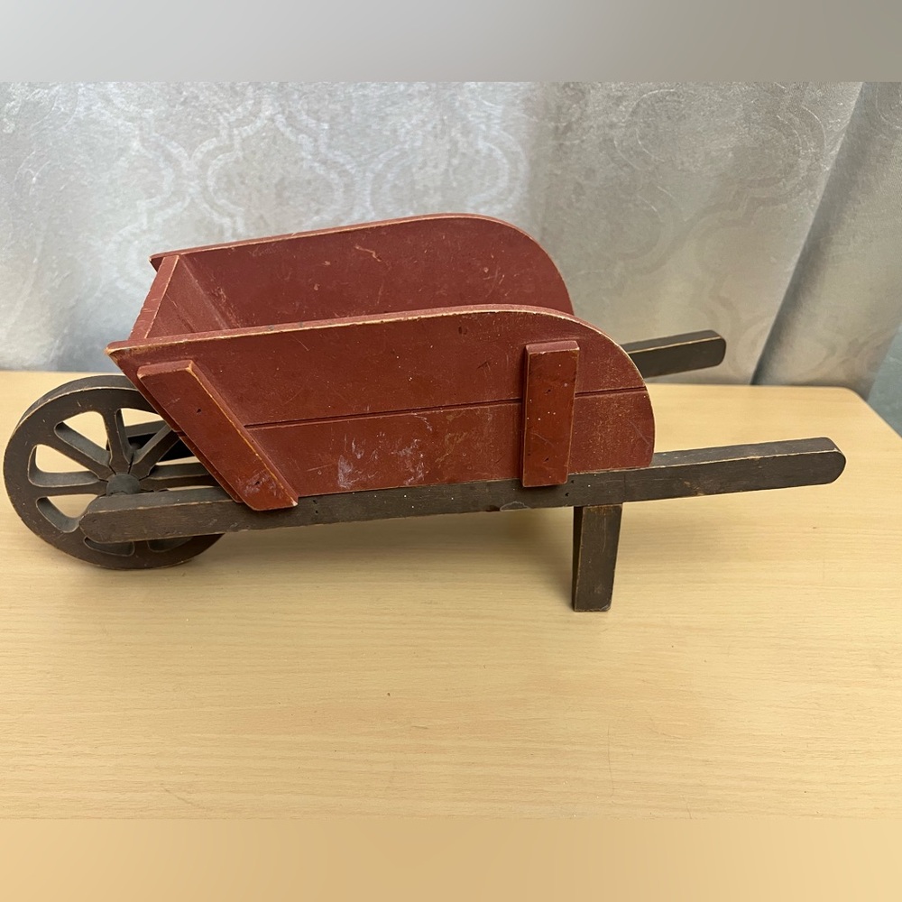 Distressed/rustic wheelbarrow. - Picture 9 of 12